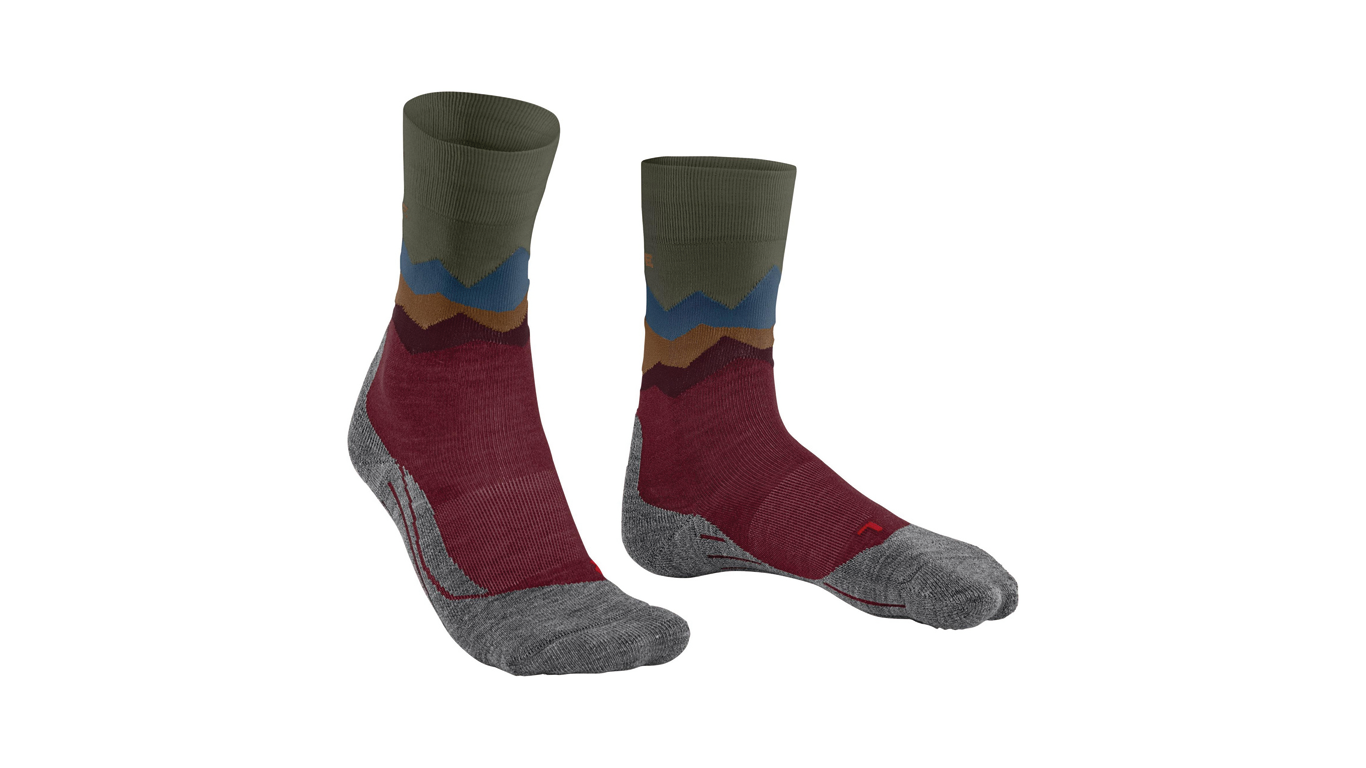 Laufsocke für Erwachsene, Paaransicht, mittelhoher Schaft, anatomische Fußform, verstärkter Zehen- und Fersenbereich, schräge Vorderansicht