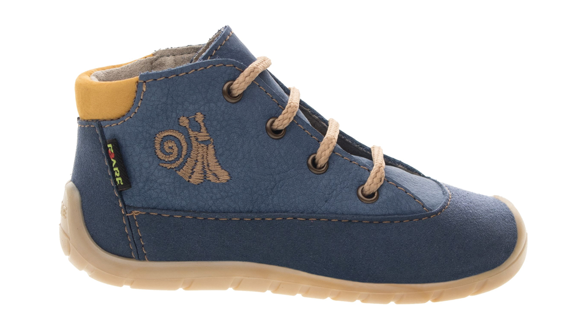 Barfußschuh für Kinder mit Schnürung, geschlossener Zehenbox und geschlossenem Fersenbereich, flexible Sohle, Seitenansicht außen