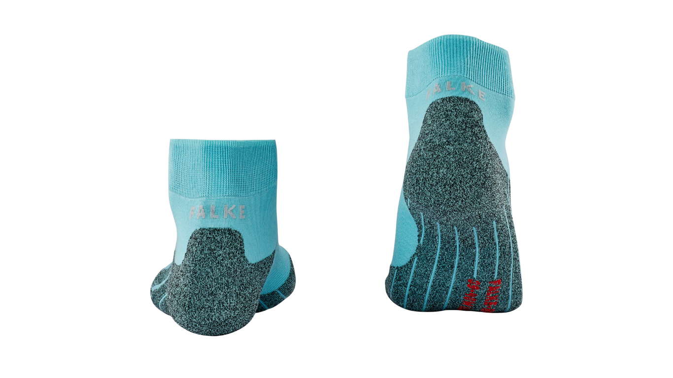 Socke als Paar mit kurzem Schaft, geschlossener Zehenpartie und geschlossenem Fersenbereich, Rückansicht.