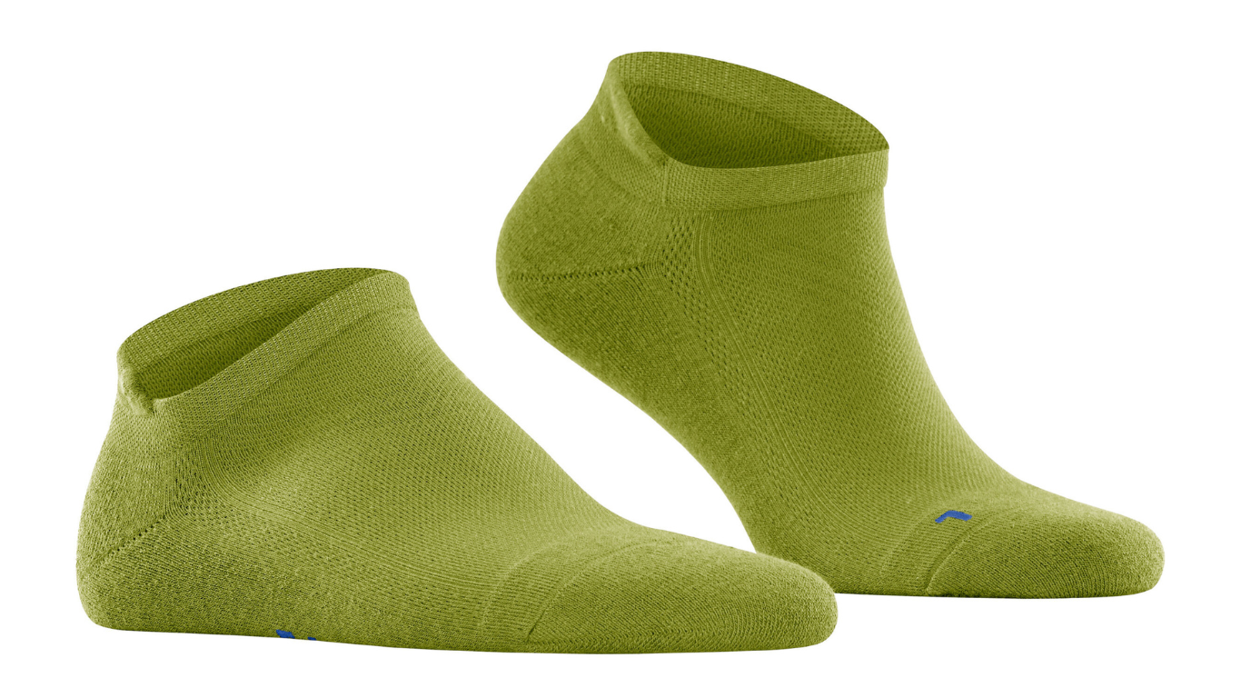 Socke als Paar mit niedrigem Schaft, geschlossener Zehenpartie und geschlossenem Fersenbereich, schräge Vorderansicht.