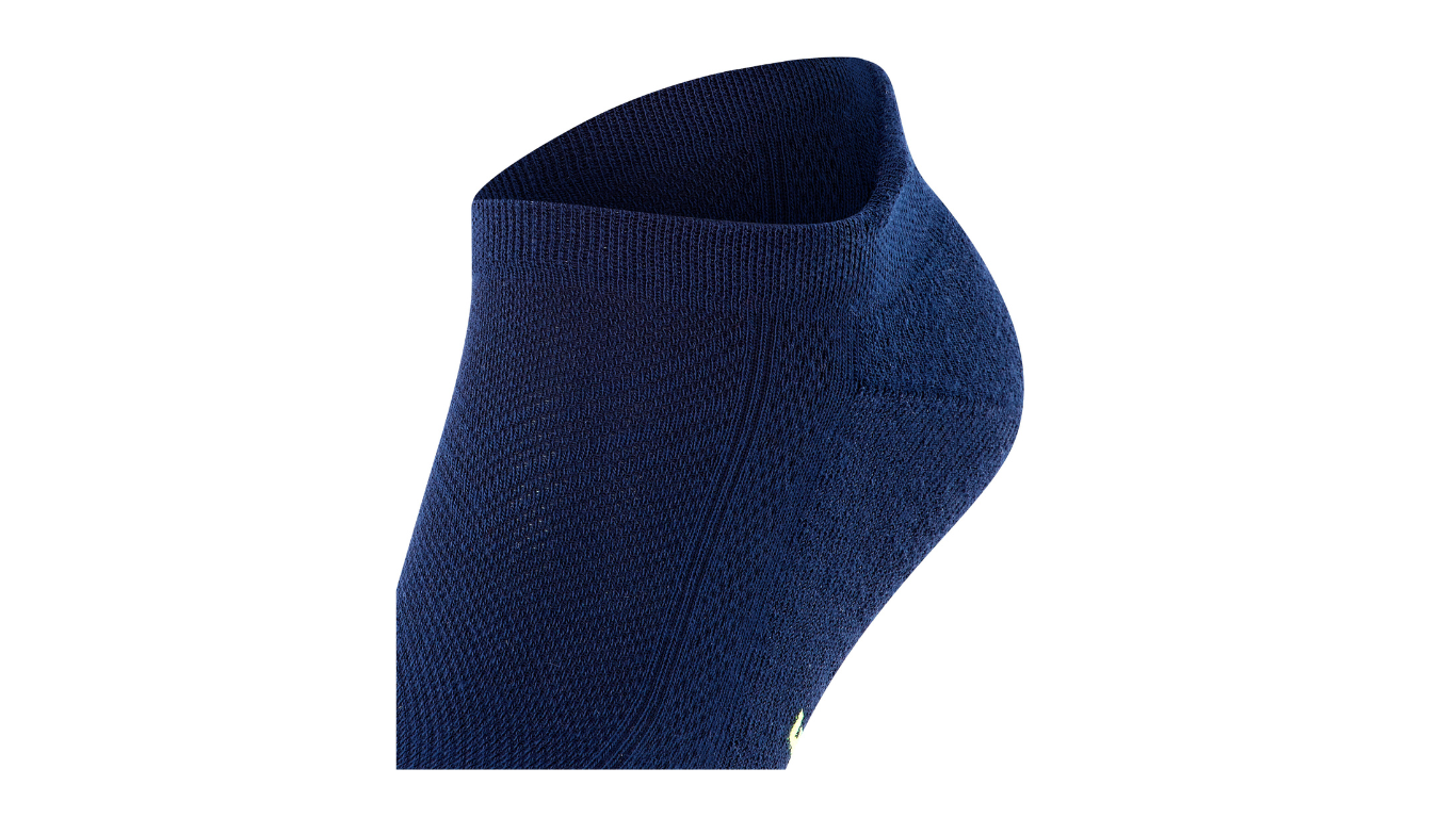 Socke mit niedrigem Schaft, geschlossener Zehenpartie und geschlossenem Fersenbereich, Detailansicht.