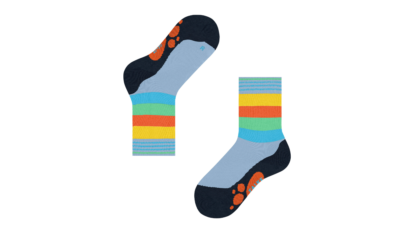 Kindersocken als Paar mit hohem Schaft und Streifenmuster, Seitenansicht.
