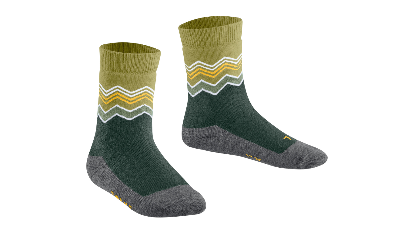 Socke als Paar mit mittelhohem Schaft, geschlossener Zehenpartie und geschlossenem Fersenbereich, schräge Vorderansicht.