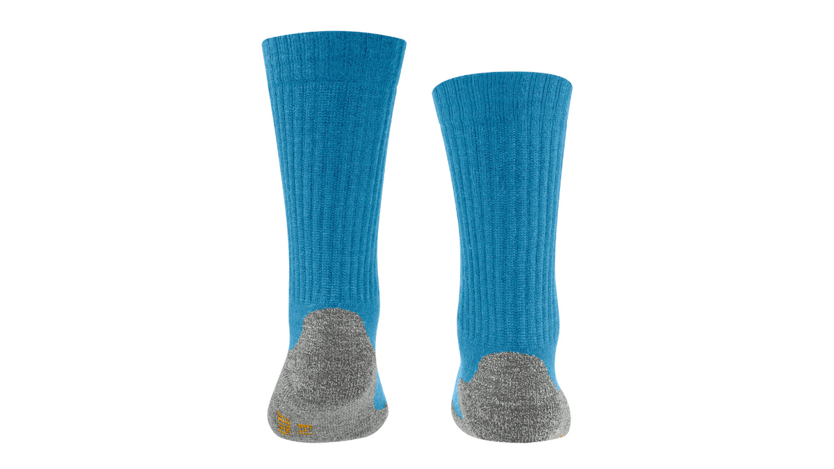 Socke als Paar mit mittelhohem Schaft und geschlossenem Fersenbereich, Rückansicht.