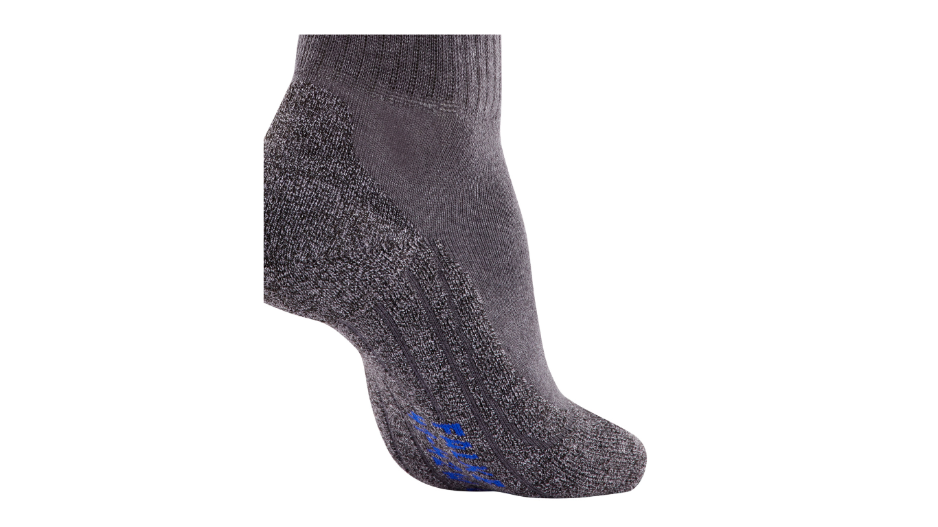 Socke mit mittelhohem Schaft, geschlossener Zehenpartie und geschlossenem Fersenbereich, Detailansicht.