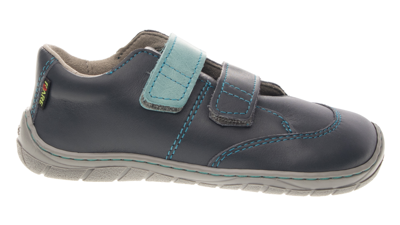 Barfußschuh für Kinder mit zwei Klettverschlüssen, geschlossener Zehenbox und geschlossenem Fersenbereich, flexible Sohle, Seitenansicht