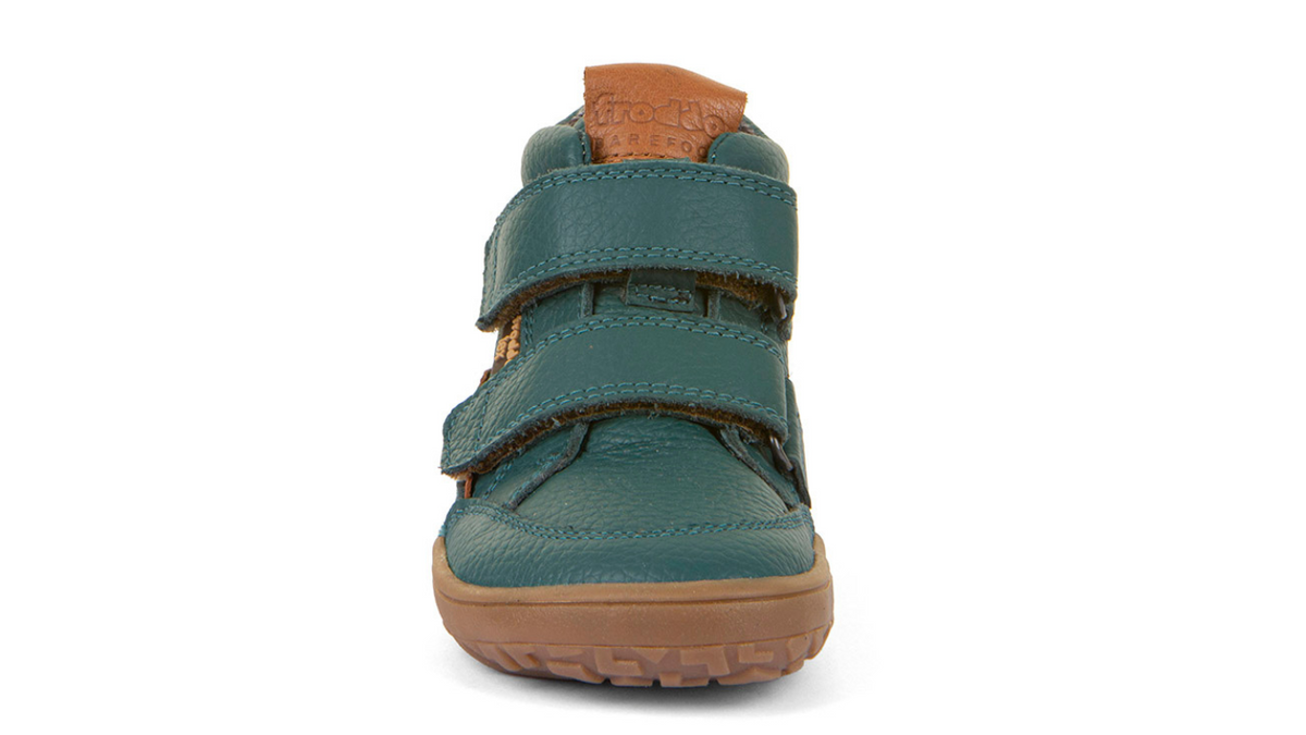 Barfußschuh mit zwei Klettverschlüssen, geschlossene Zehen und geschlossener Fersenbereich, Vorderansicht