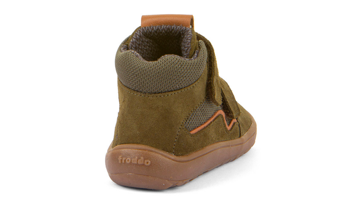 Barfußschuh mit zwei Klettverschlüssen, geschlossene Zehen und geschlossener Fersenbereich, Rückansicht