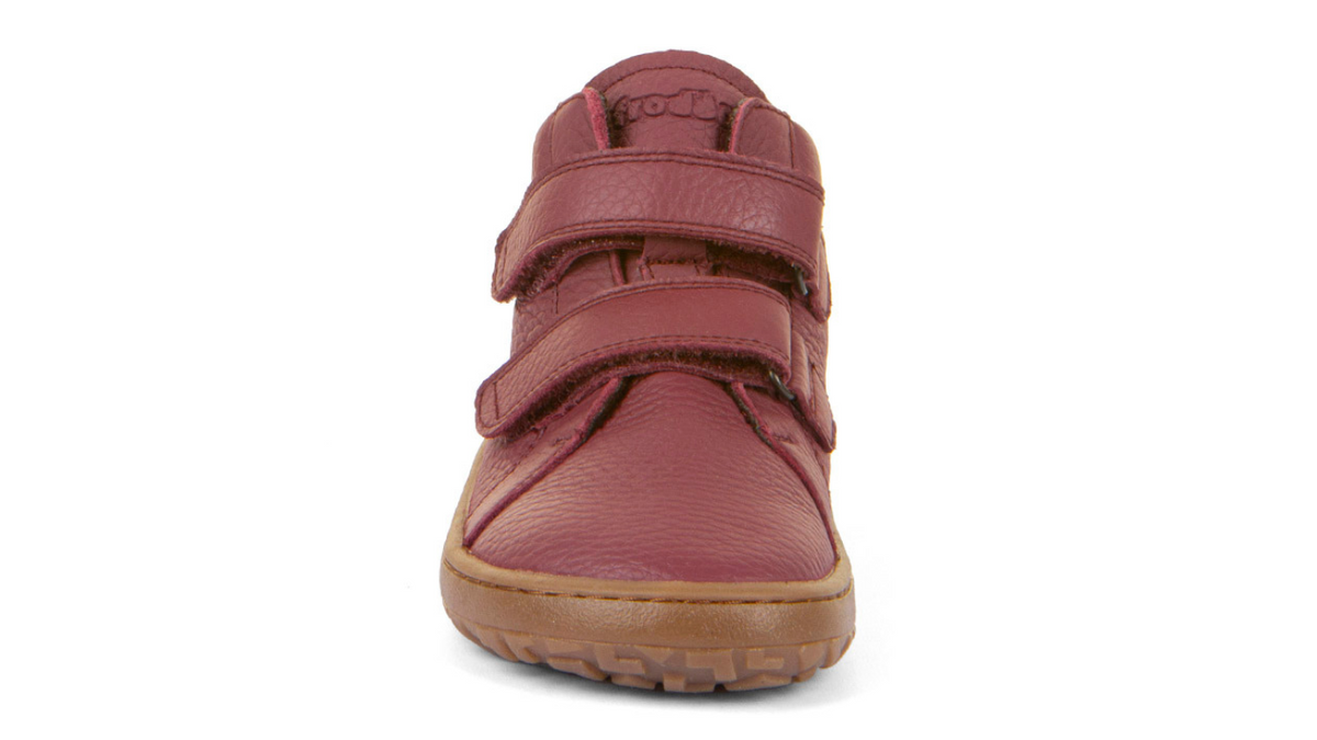 Barfußschuh mit zwei Klettverschlüssen, geschlossene Zehen und geschlossener Fersenbereich, Vorderansicht