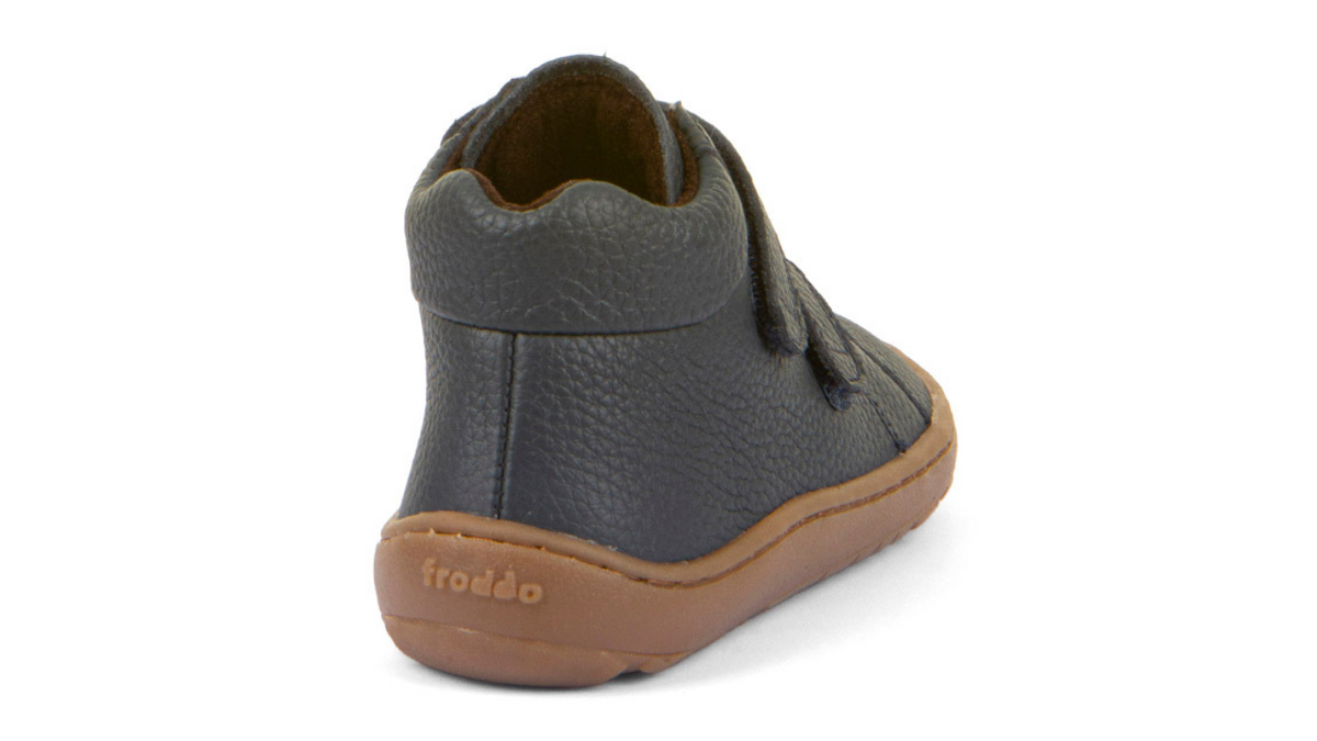 Barfußschuh mit profilierter Sohle und flacher Bauweise, Ansicht von unten