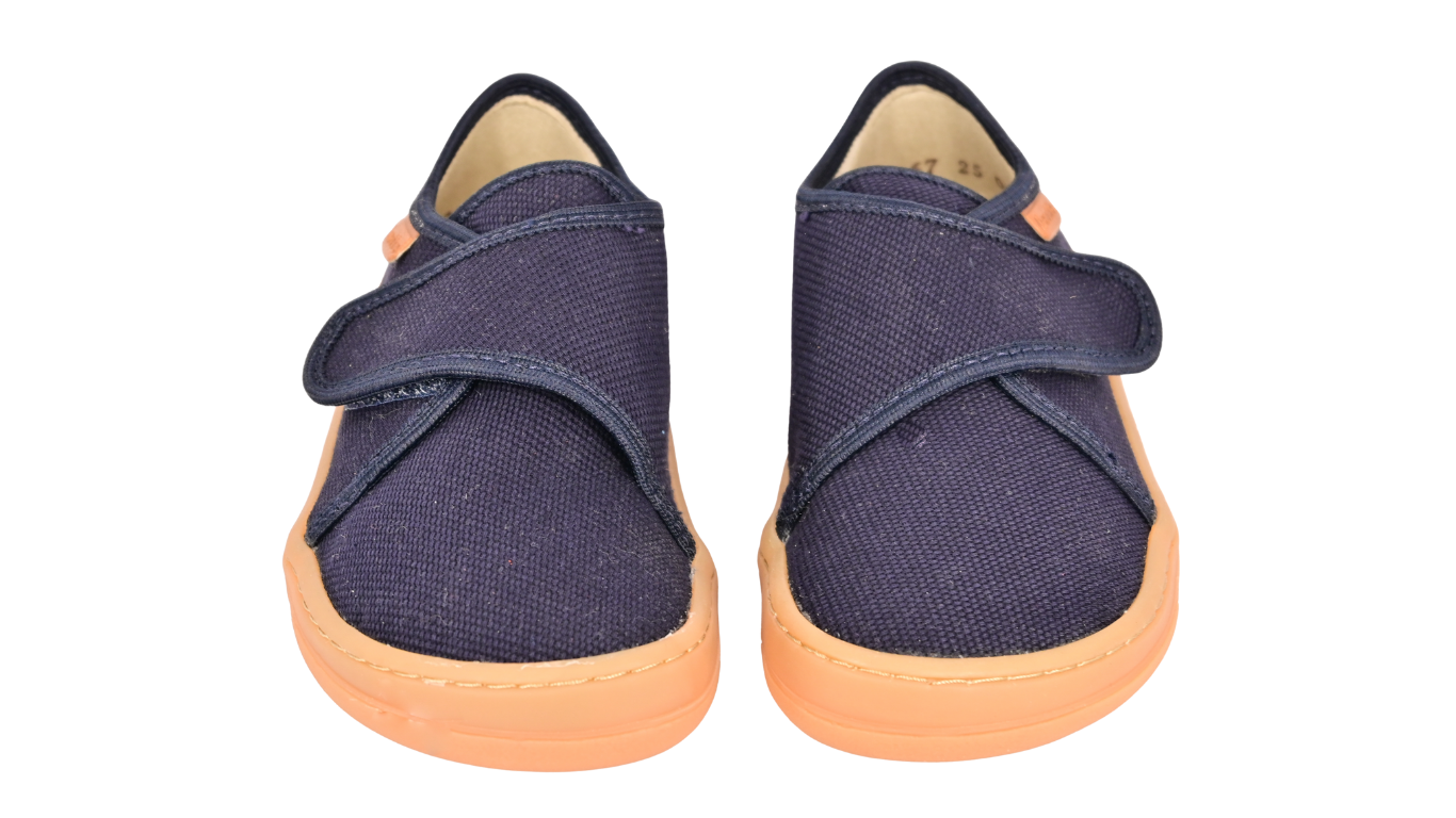 Barfußschuhe mit Klettverschluss, geschlossene Zehen und geschlossener Fersenbereich, Rückansicht, Paar