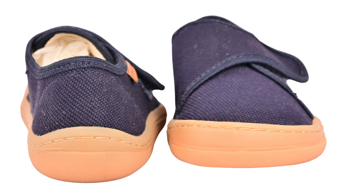 Barfußschuhe mit Klettverschluss, geschlossene Zehen und geschlossener Fersenbereich, Rückansicht, Paar