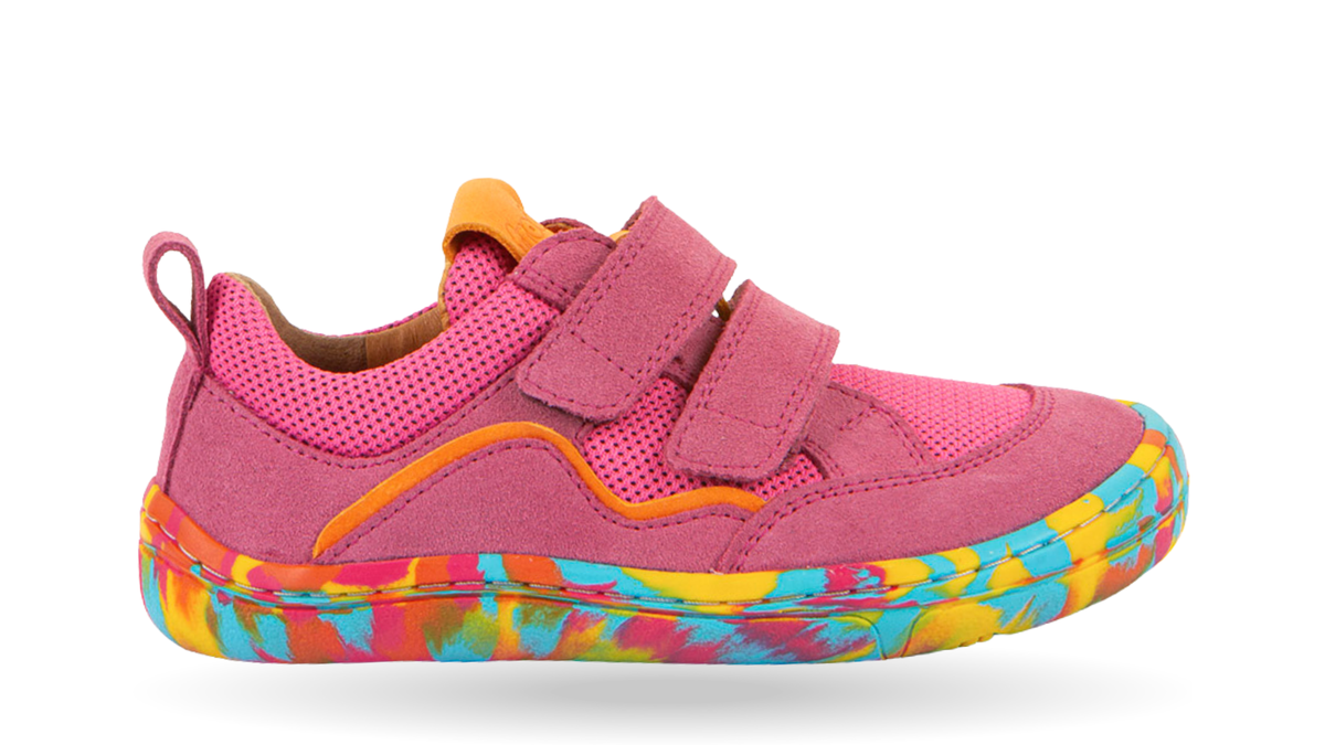Barfußschuh für Kinder mit zwei Klettverschlüssen, geschlossene Zehen und geschlossener Fersenbereich, Seitenansicht außen, einzelner Schuh