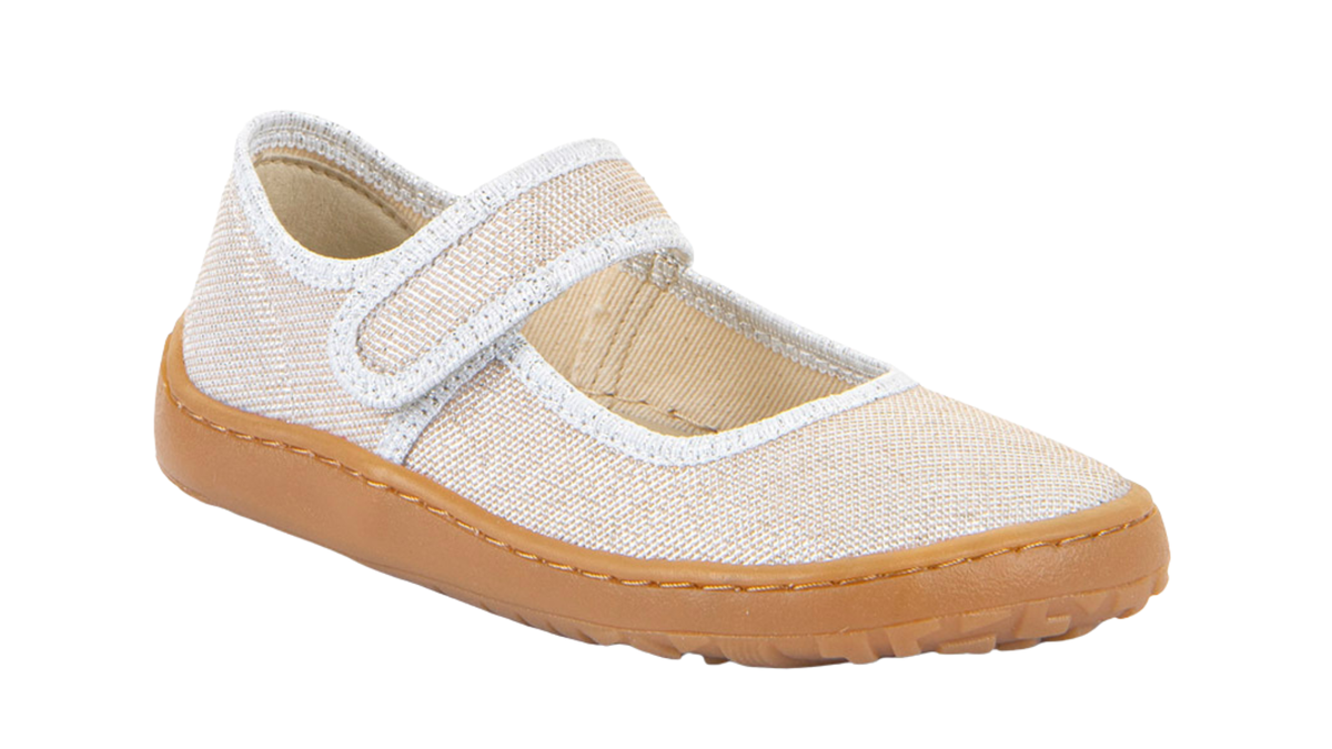 Barfußschuh, geschlossene Zehen und geschlossener Fersenbereich, Spannriemen mit Klettverschluss, flexible Sohle, Einzelschuh, schräge Vorderansicht
