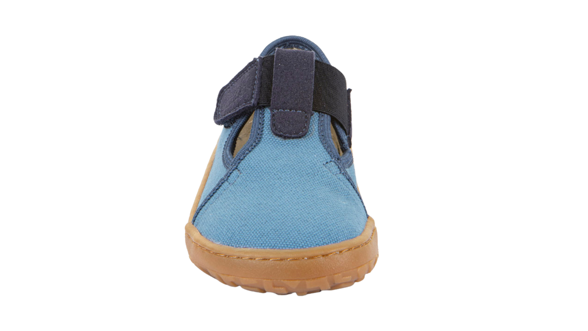 Barfußschuh, geschlossene Zehen und geschlossener Fersenbereich, Spannriemen mit Klettverschluss, flexible Sohle, Einzelschuh, Vorderansicht