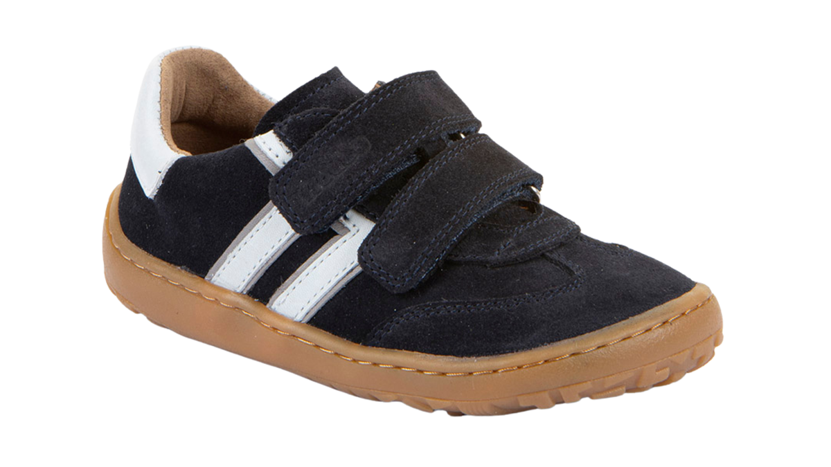 Barfußschuh für Kinder, geschlossene Zehen und geschlossener Fersenbereich, zwei Klettverschlüsse, flexible Sohle, Einzelschuh,  schräge Vorderansicht