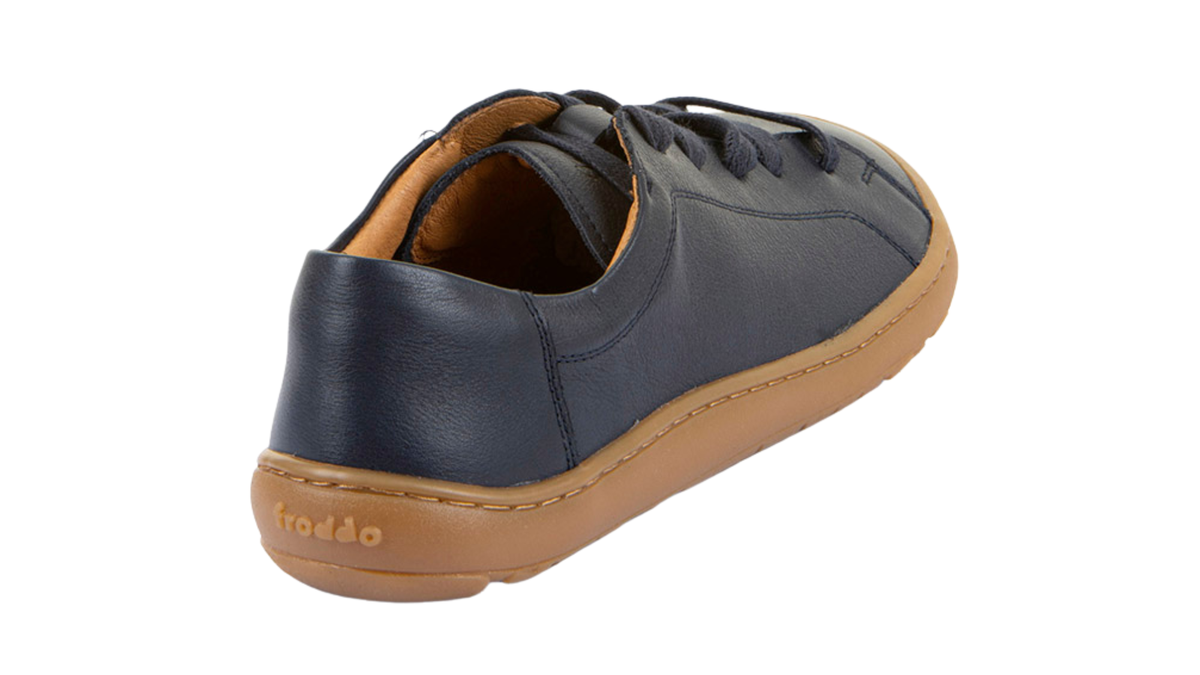 Barfußschuh, geschlossene Zehen und geschlossener Fersenbereich, Schnürung, flexible Sohle, Einzelschuh, Rückansicht
