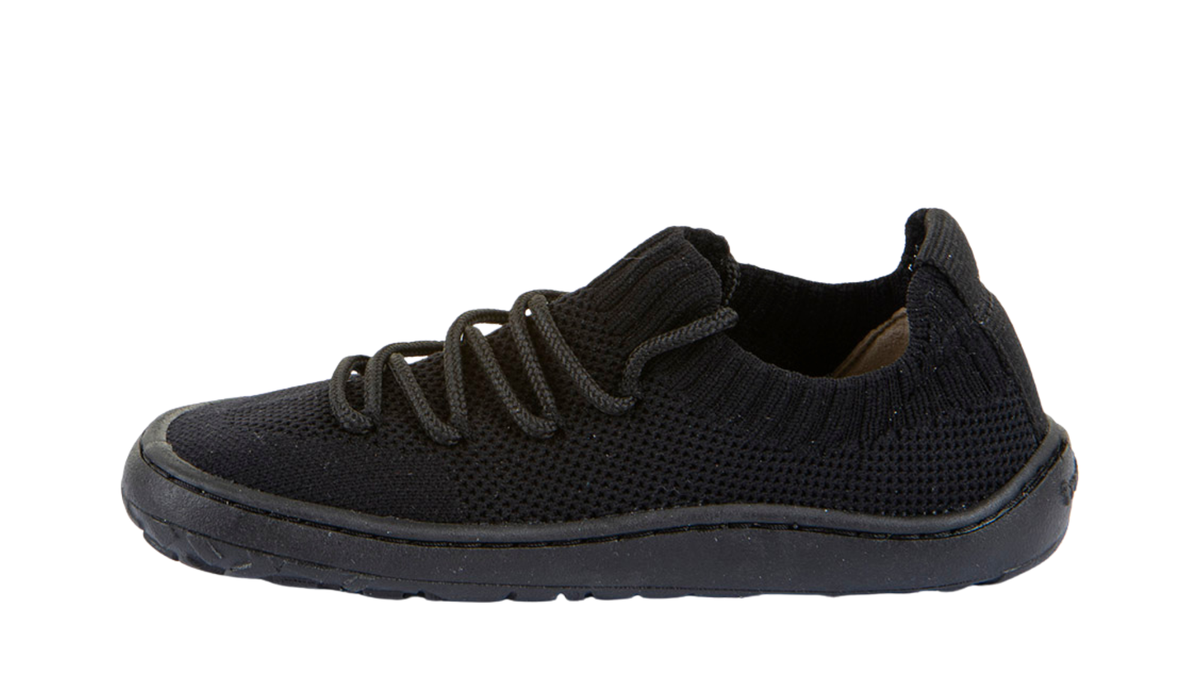 Barfußschuh mit Schnürung, geschlossene Zehen und geschlossener Fersenbereich, Seitenansicht innen, einzelner Schuh
