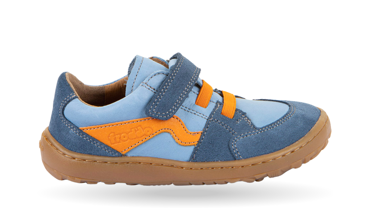 Barfußschuh für Kinder, geschlossene Zehen und geschlossener Fersenbereich, Klettverschluss und elastische Riemen, flexible Sohle, Einzelschuh, Seitenansicht außen