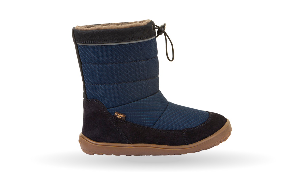 Barfußwinterstiefel für Kinder, geschlossene Zehen und geschlossener Fersenbereich, Kordelzug am Schaft, profilierte Sohle, Einzelschuh, Seitenansicht außen