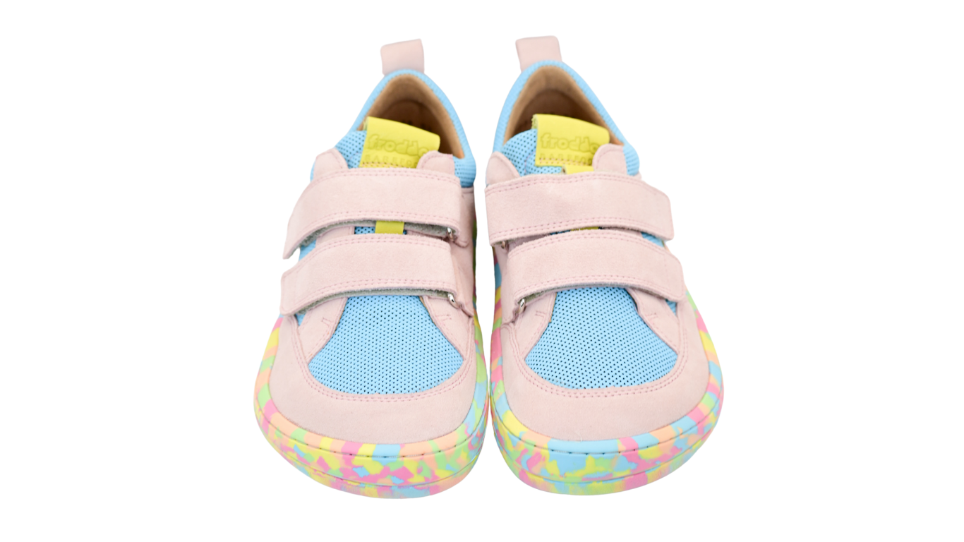 Barfußschuhe für Kinder mit zwei Klettverschlüssen, geschlossene Zehen und geschlossener Fersenbereich, Vorderansicht, Paar