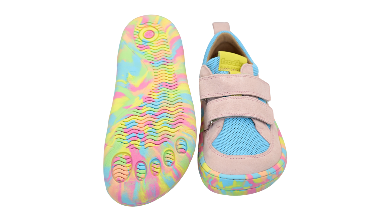 Barfußschuhe für Kinder mit flexibler profilierter Sohle, Ansicht von unten, Paar