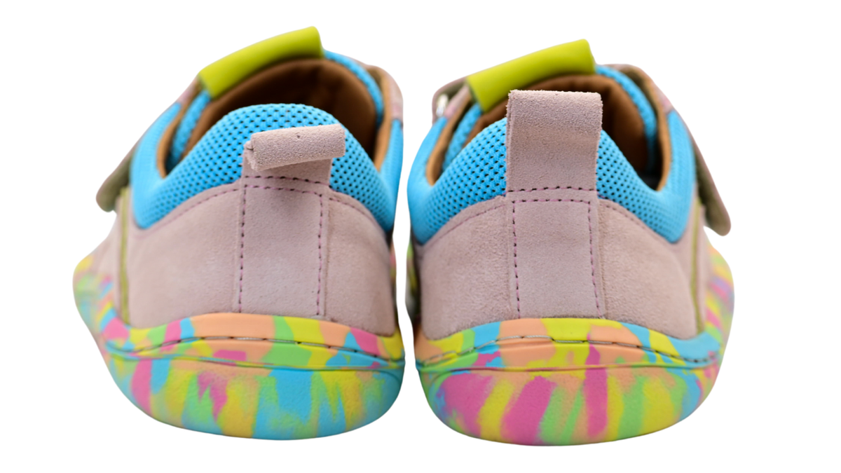 Barfußschuhe für Kinder mit zwei Klettverschlüssen, geschlossene Zehen und geschlossener Fersenbereich, Rückansicht, Paar