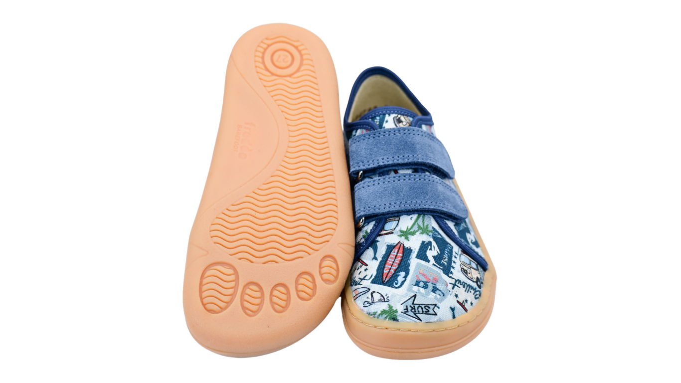 Barfußschuhe für Kinder mit flexibler profilierter Sohle, Ansicht von unten, Paar