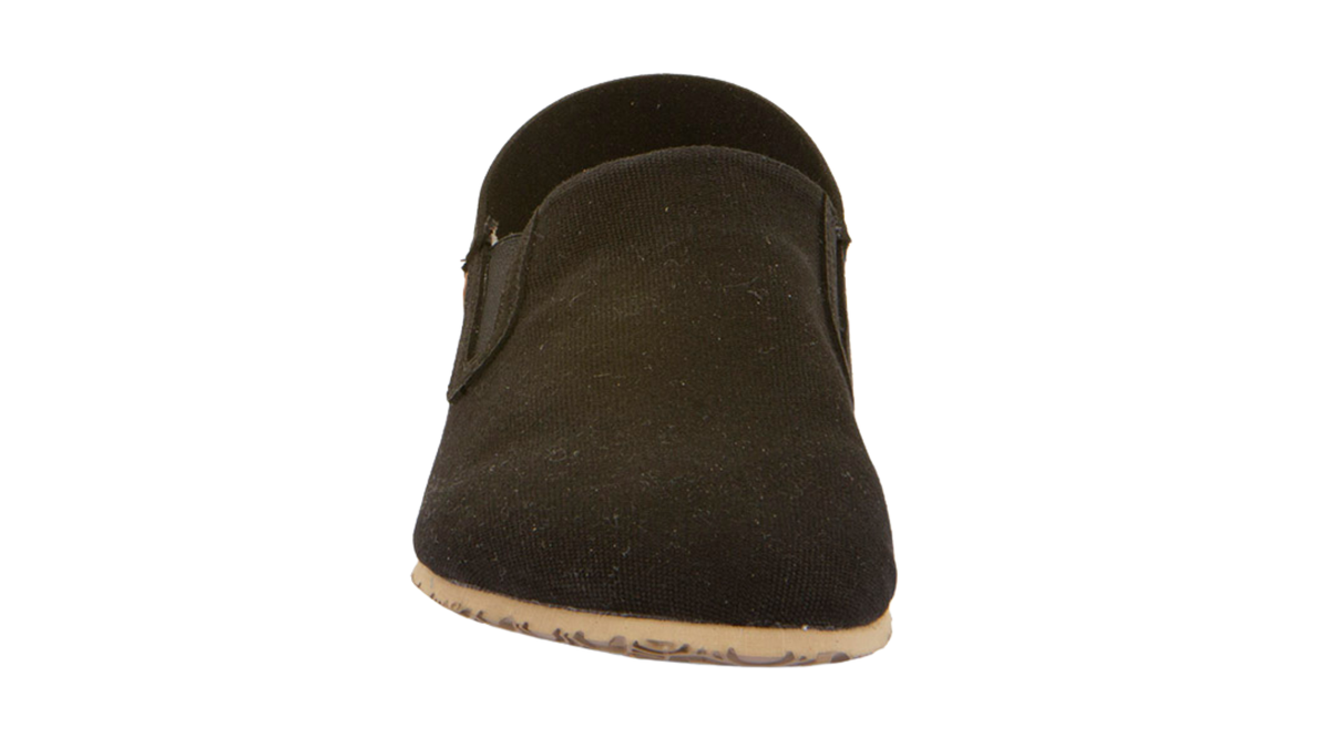 Barfußschuhe als Slipper mit elastischem Einsatz, geschlossene Zehen und geschlossener Fersenbereich, einzelner Schuh, Vorderansicht