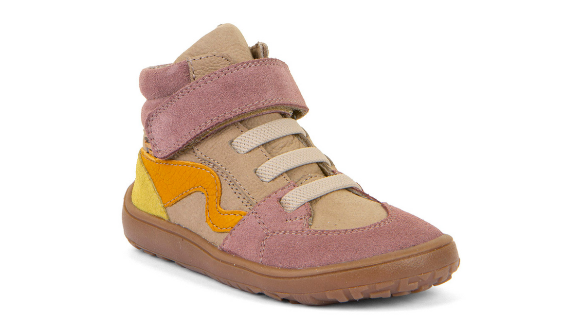Barfußschuh mit Schnürung und zusätzlichem Klettverschluss, geschlossene Zehen und geschlossener Fersenbereich, schräge Vorderansicht