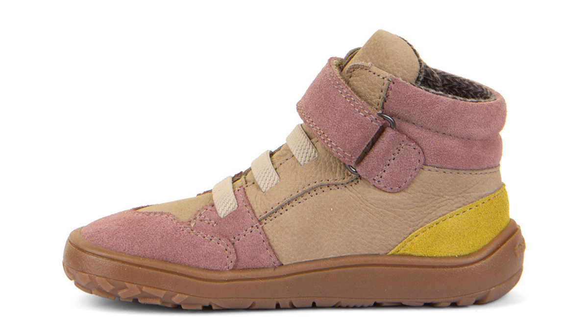 Barfußschuh mit Schnürung und zusätzlichem Klettverschluss, geschlossene Zehen und geschlossener Fersenbereich, Seitenansicht innen