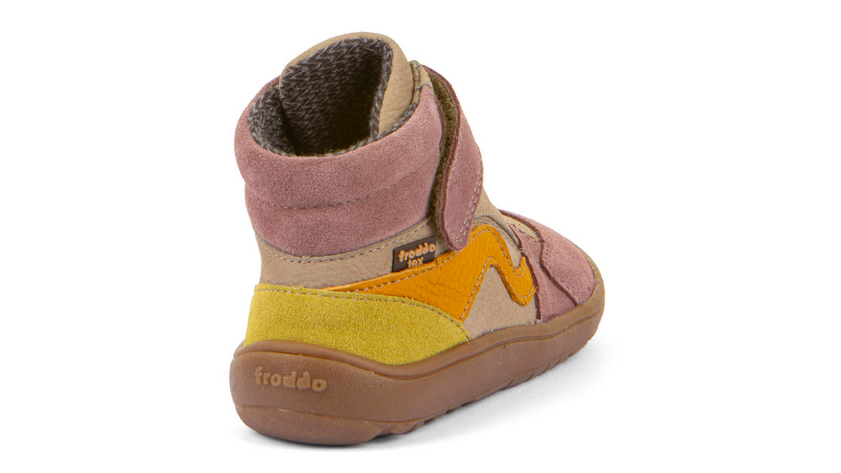 Barfußschuh mit Schnürung und zusätzlichem Klettverschluss, geschlossene Zehen und geschlossener Fersenbereich, Rückansicht