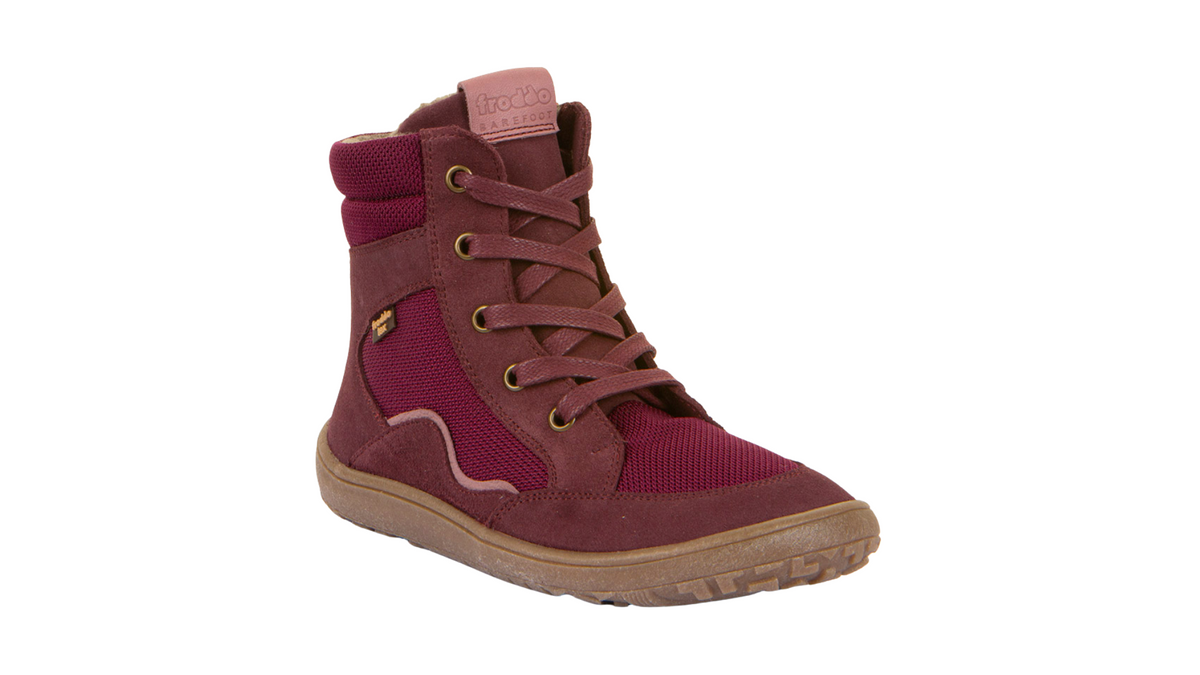 Barfußwinterstiefel für Kinder, geschlossene Zehen und geschlossener Fersenbereich, Schnürung mit Ösen, profilierte Sohle, Einzelschuh, schräge Vorderansicht