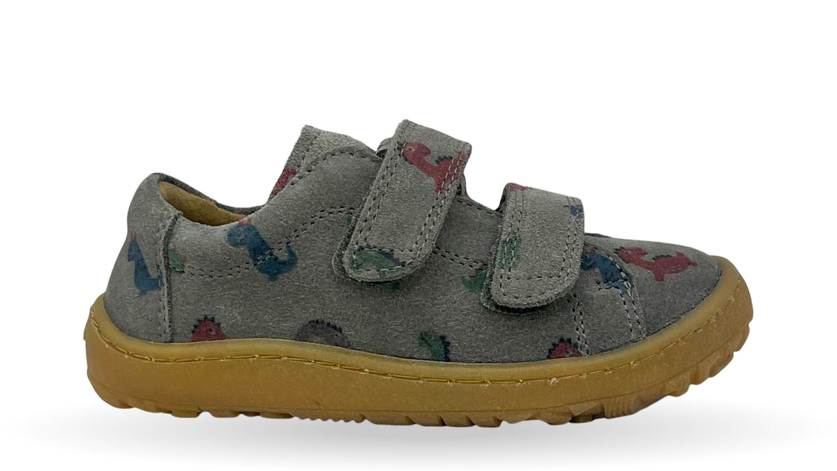 Barfußschuh für Kinder mit zwei Klettverschlüssen, geschlossene Zehen und geschlossener Fersenbereich, Seitenansicht außen, einzelner Schuh