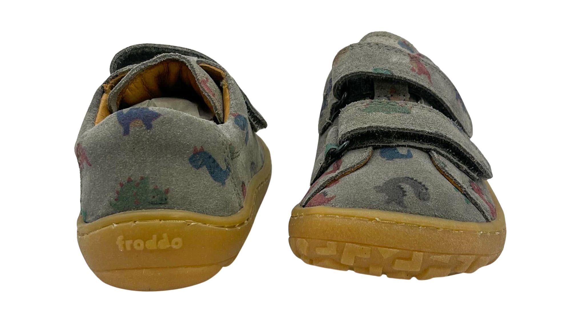 Barfußschuhe für Kinder mit zwei Klettverschlüssen, geschlossene Zehen und geschlossener Fersenbereich, schräge Vorderansicht, Paar