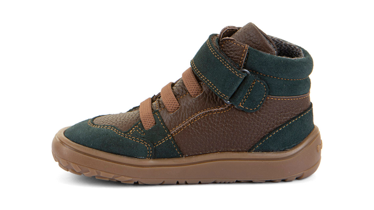 Kinder-Barfußstiefel mit breiter Zehenbox, mehreren Klettverschlüssen und Zehenschutz, Seitenansicht innen