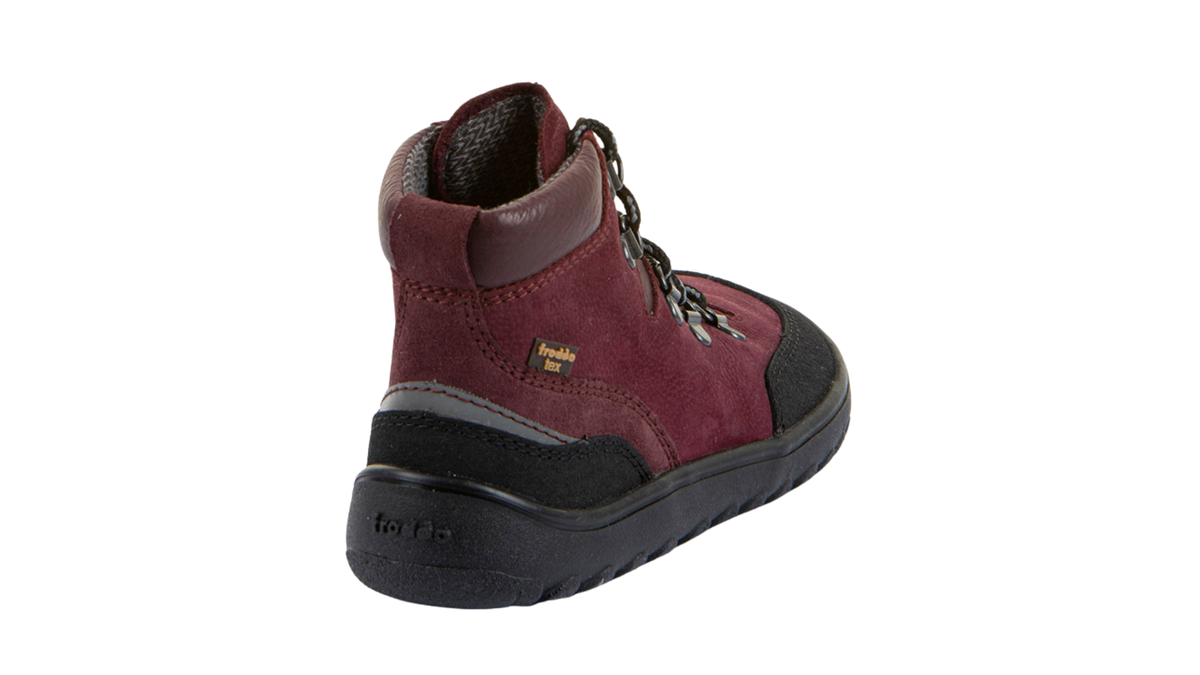 Barfußstiefel mit Schnürung, hochgezogener Sohle und verstärktem Fersenbereich, Rückansicht