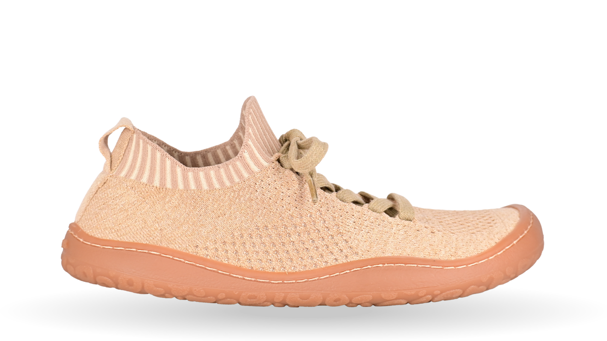 Barfußschuh mit Schnürsenkeln, geschlossener Zehenbox und geschlossenem Fersenbereich, flexible Sohle, Seitenansicht außen