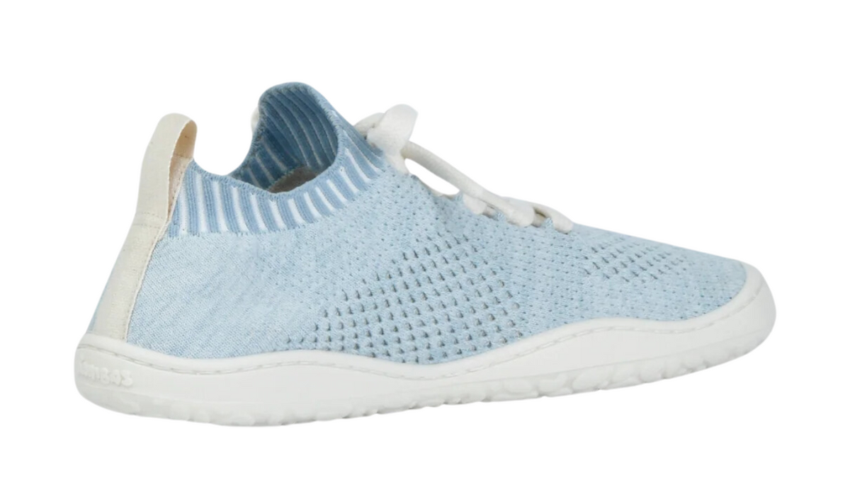 Barfußschuh mit Schnürsenkeln, geschlossener Zehenbox und geschlossenem Fersenbereich, flexible Sohle, Seitenansicht