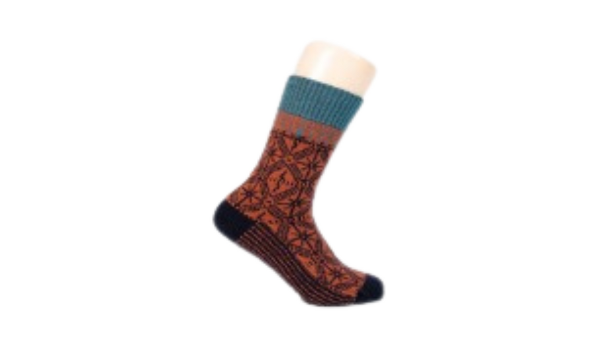 Socken ohne separate Zehen, wadenhoher Schaft, elastischer Bund, gemustertes Schaftteil, verstärkter Fersen- und Zehenbereich, Seitenansicht außen