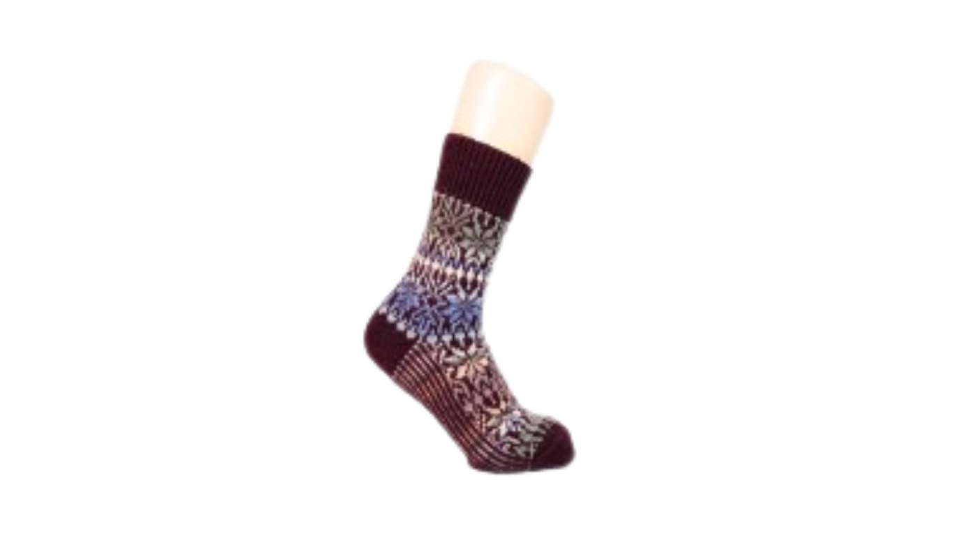 Socken ohne separate Zehen, wadenhoher Schaft, elastischer Bund, gemustertes Schaftteil, getragen am Fuß, Seitenansicht außen
