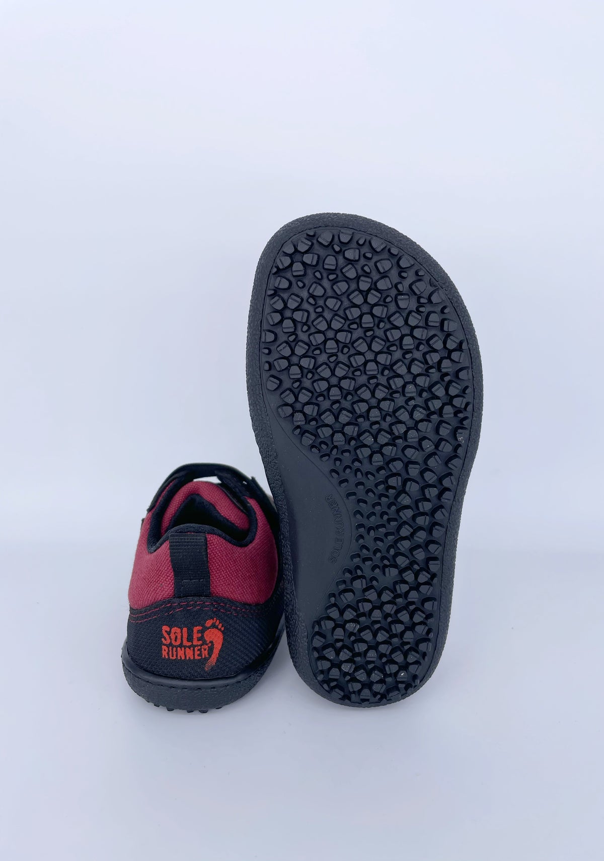 Kinder Barfußschuh, flexible Sohle mit Profilstruktur, Paar, Ansicht von unten