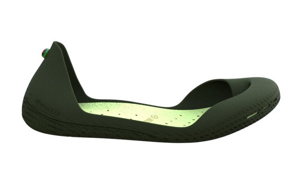 Barfußschuh mit geschlossener Zehenbox und geschlossenem Fersenbereich, einteiliges Design ohne Verschluss, flexible Sohle, Seitenansicht außen