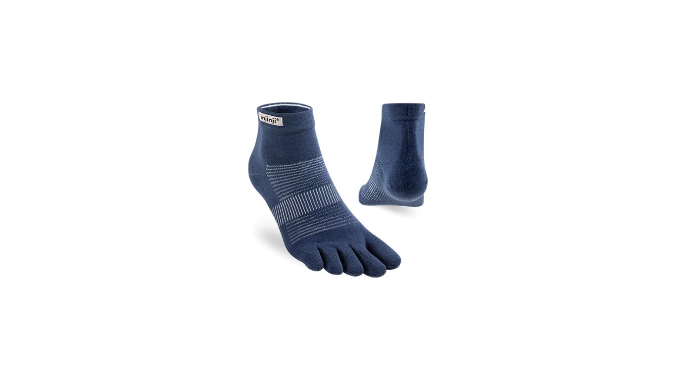 Zehensocken mit getrennten Zehen und elastischem Bündchen, kurzer Schaft, schräge Vorderansicht als Paar