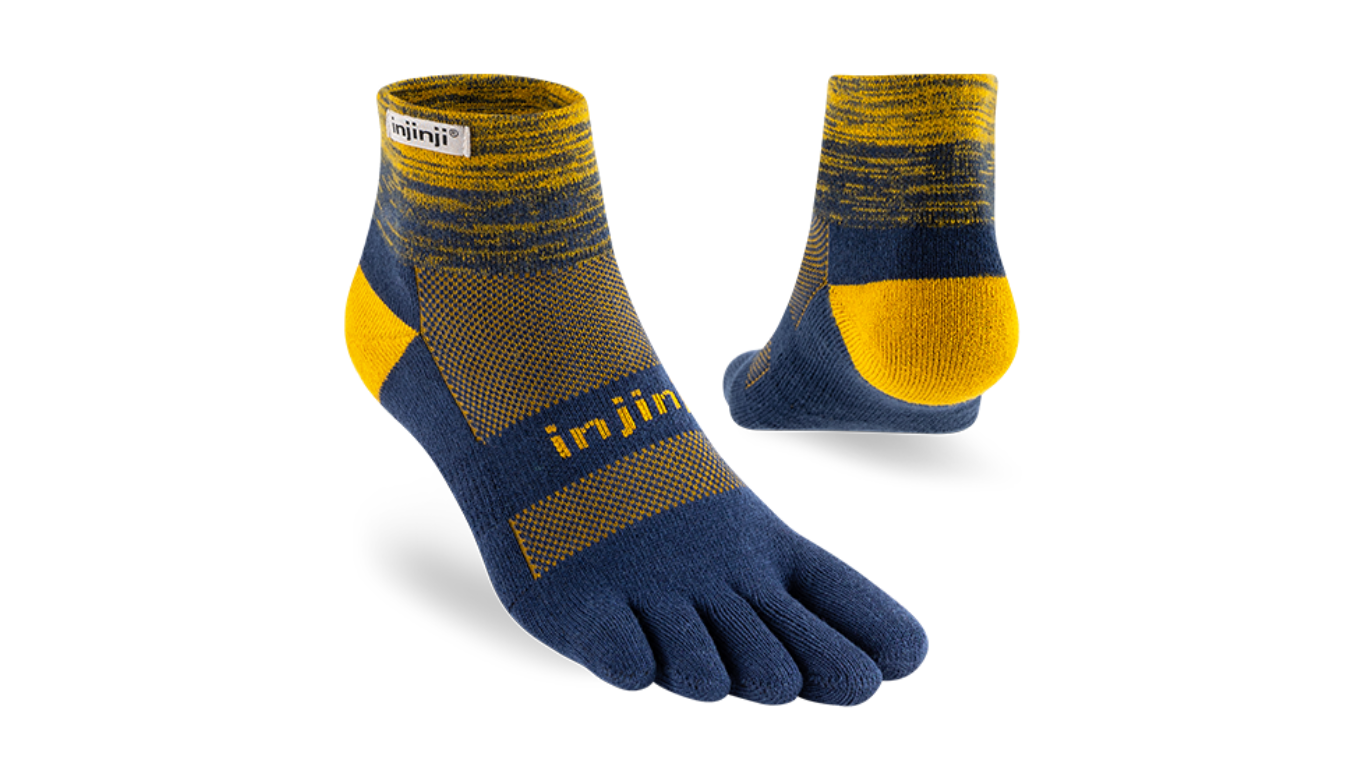 Zehensocken mit getrennten Zehen und elastischem Bündchen, kurzer Schaft, schräge Vorderansicht als Paar