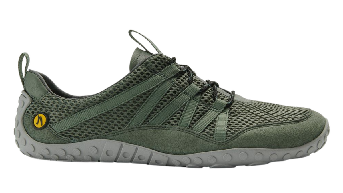 Barfußschuh mit Schnürsenkeln, geschlossener Zehenbox und geschlossenem Fersenbereich, flexible profilierte Sohle, Seitenansicht außen