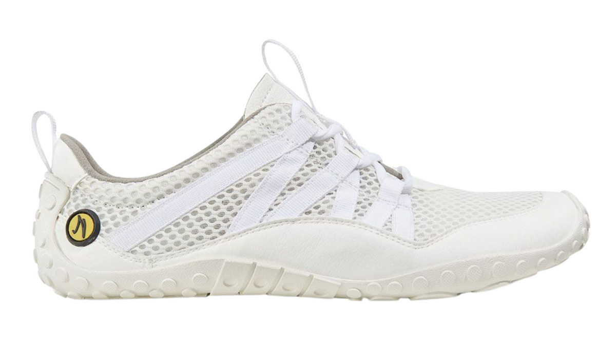 Barfußschuh mit Schnürsenkeln, geschlossener Zehenbox und geschlossenem Fersenbereich, flexible profilierte Sohle, Seitenansicht außen