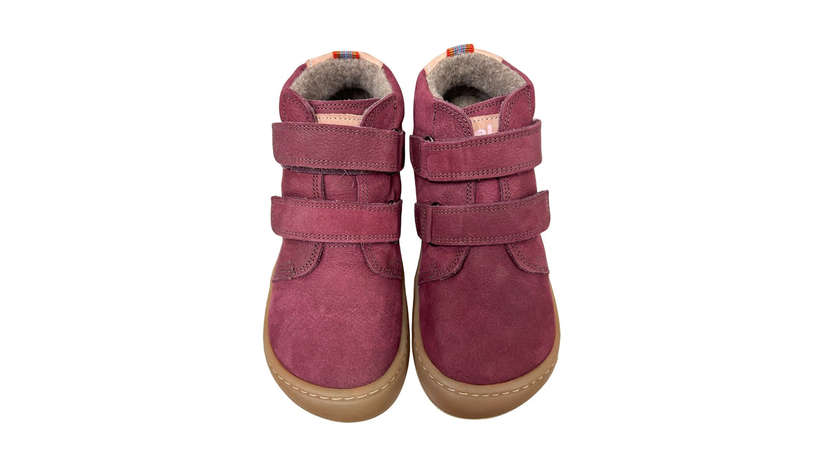 Kinder-Barfußschuh als Paar mit breiter Zehenbox, geschlossenem Zehenbereich, geschlossener Ferse, Klettverschluss, flacher flexibler Sohle, Draufsicht.