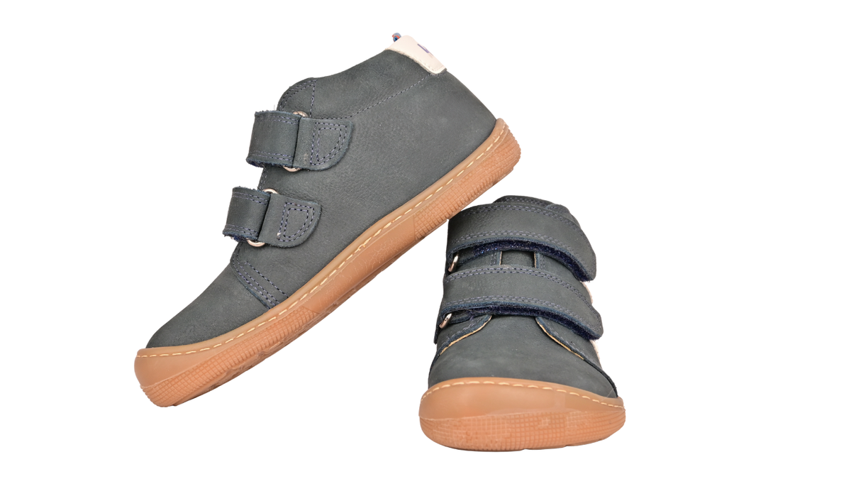 Barfußschuh für Kinder mit zwei Klettverschlüssen als Paar, Draufsicht und Seitenansicht