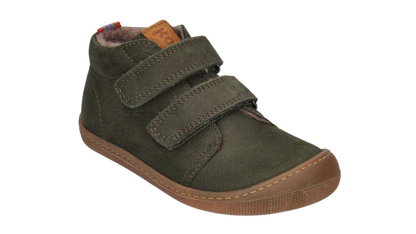 Barfußschuh für Kinder, knöchelhoch, geschlossene Zehen und geschlossener Fersenbereich, Doppelklettverschluss, flexible Sohle, schräge Vorderansicht 